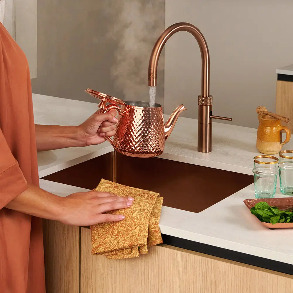 quooker wasserhan bronze mit laufende wasser